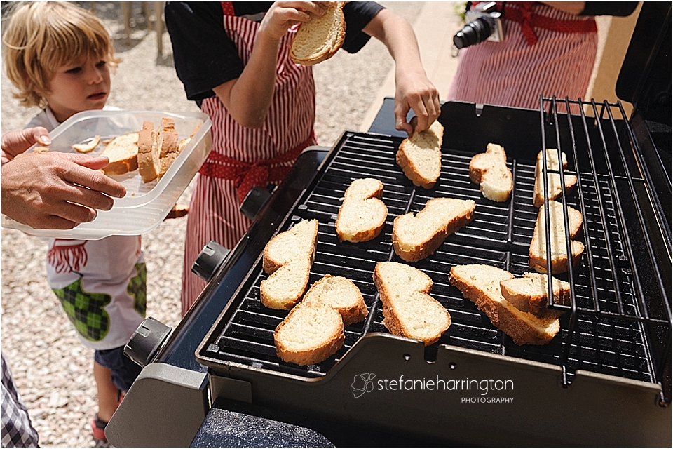 destination photography italy making bruschetta