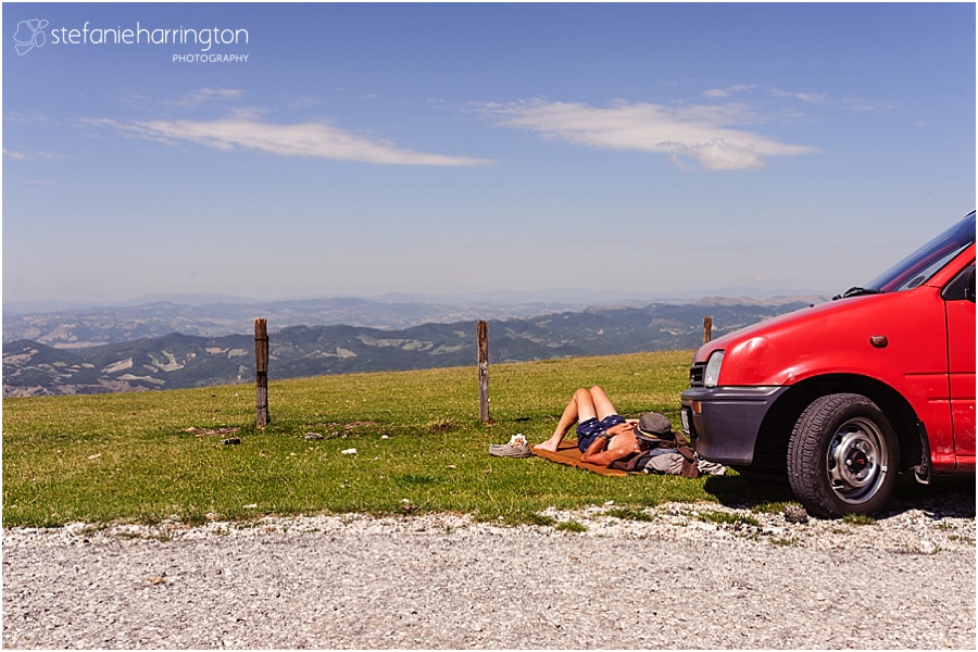 italy travel photographer | www.stefanieharrington.com | sunbather on monte cucco