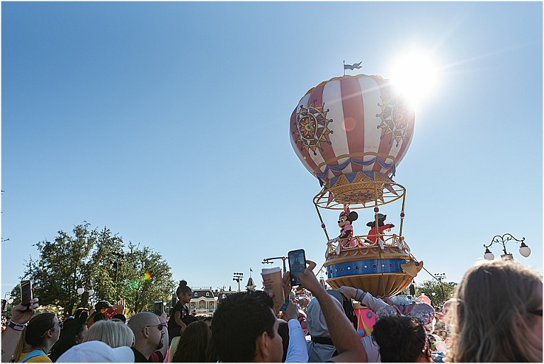 Mickey and Minnie Mouse float in a balloon at a Magic Kindgom. Learn more about Disney World tips and tricks by travel photographer Stefanie Harrington